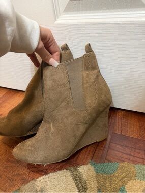 Women's Suede Wedge Ankle Boots in Tan